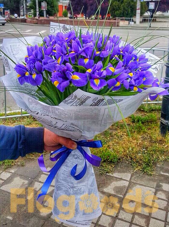 Букет «101 ирис» за 31 681 руб.